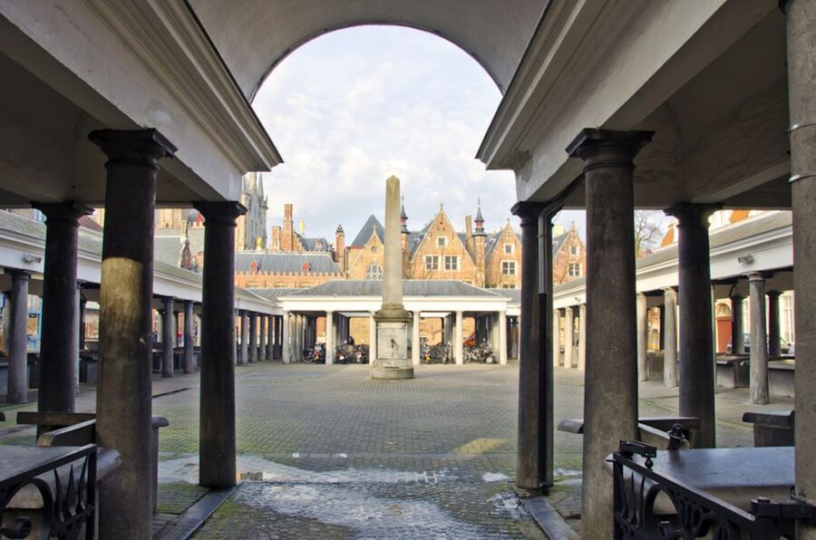 From Amsterdam: Day Trip to Bruges in Spanish or English - Markt Square, Belfry, and Town Hall: the heart of the city
