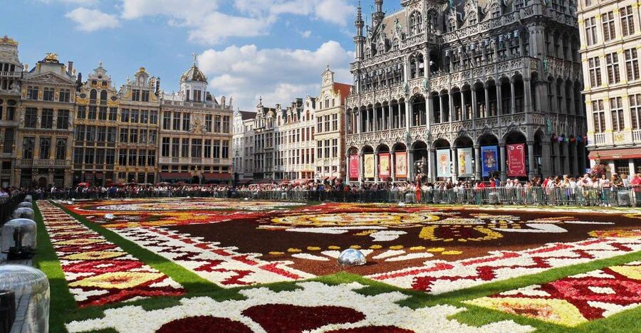 From Amsterdam: Private Sightseeing Tour to Brussels - Brussels first stop: Grote Markt atmosphere without the stress
