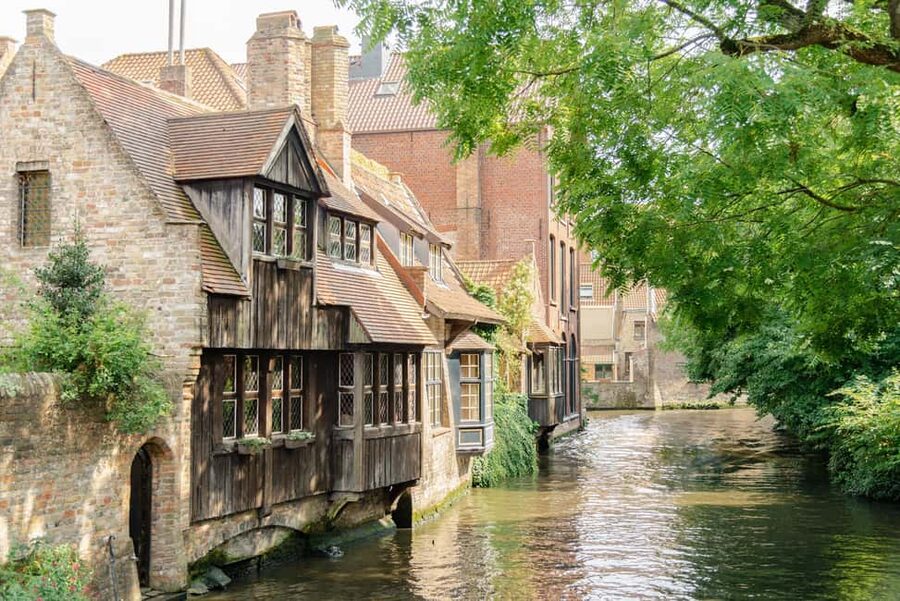 From Brussels: Bruges by Train with Guided Tour & Boat Ride - Tanner’s Square and Castle Square: The Political Heart of Bruges