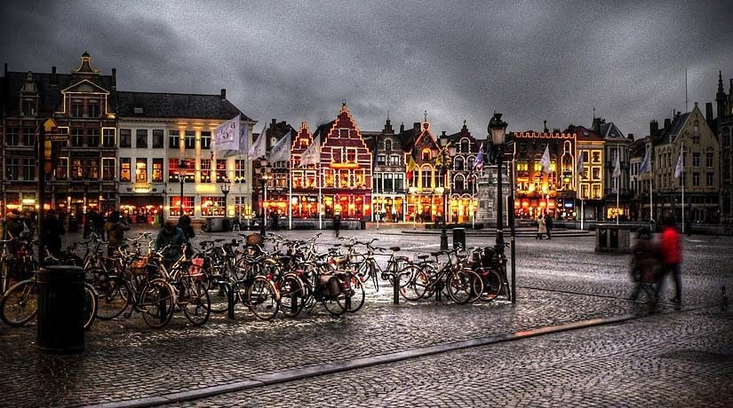 From Brussels: Bruges Day Trip with Boat Tour Option (ES) - Free time in Bruges: lunch planning and the canal boat choice