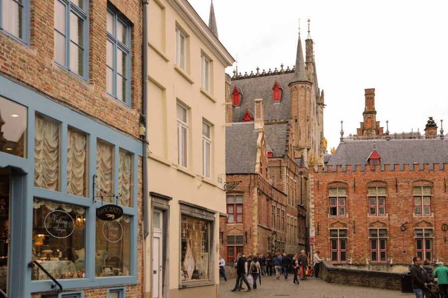 From Paris: Bruges Guided Tour with Hotel Pickup - Crossing From Paris Into West Flanders, the Bruges Version of the Past