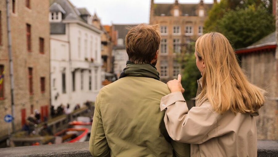 From Paris: Day Trip to Bruges with Optional Seasonal Cruise - The guided walking tour: fast orientation on foot