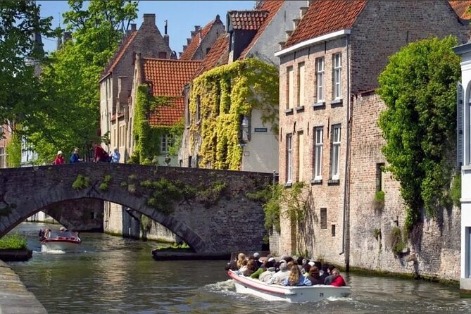 From Zeebrugge: Private Bruges with Canal Boat Shore Excursion - Pass-by stops that sharpen your photo and architecture eye