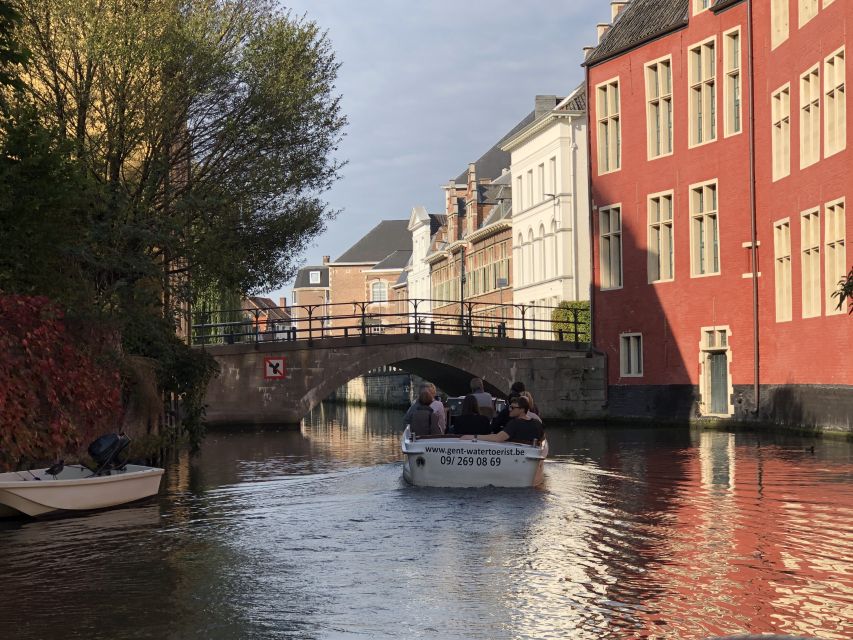 Ghent: 40-Minute Historical Boat Tour of City Center - Open or covered boats: what to expect when the weather changes