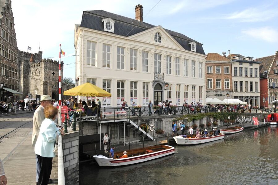 Ghent: 50-Minute Medieval Center Guided Boat Trip - Comfort on the Water: Rain, Roofs, Blankets, and Quiet Moments