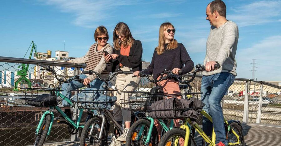 Ghent: City Highlights and Hidden Gems Guided Bike Tour - Why cycling Ghent beats walking (especially in 150 minutes)