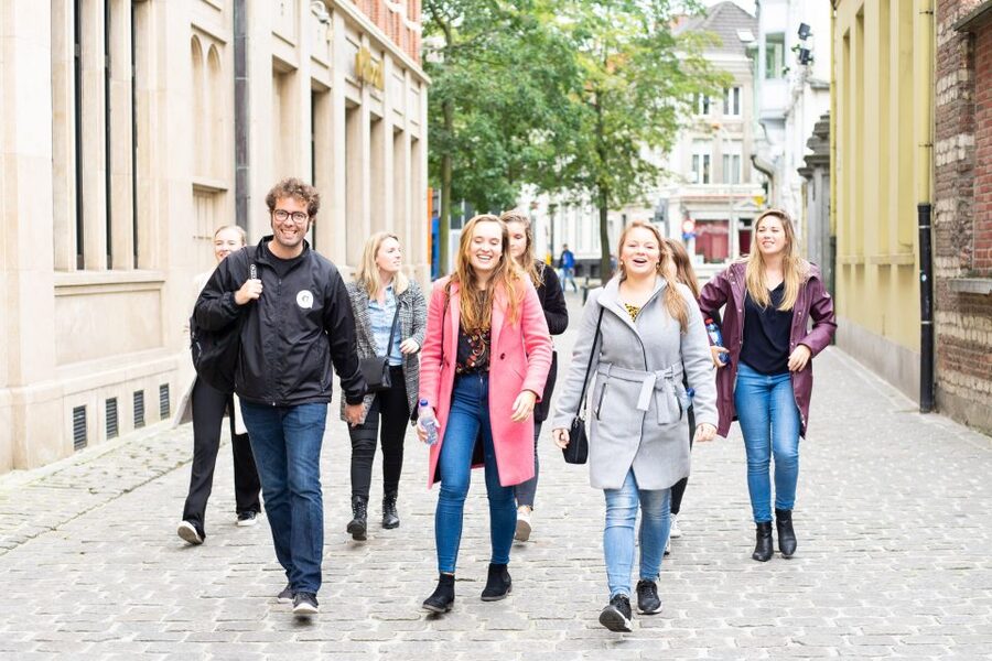 Ghent: Food & Drink Walking Tour with Tastings - Visiting Ghent’s Oldest Candy Shop
