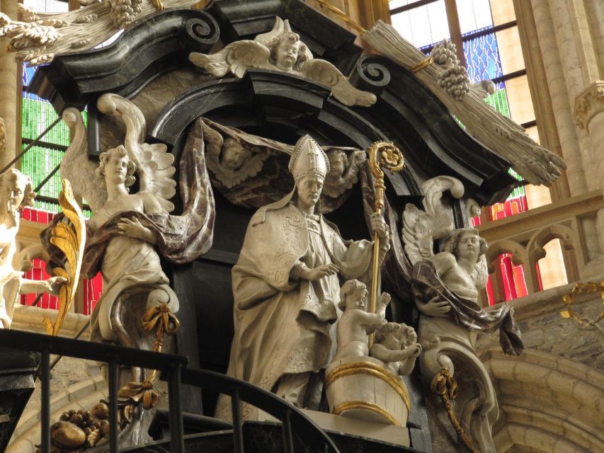 Ghent: Walking Tour from Friday Market to the Cathedral - Walking into the old center from Woodrow Wilson Square