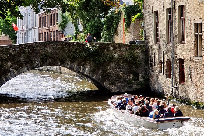 Guided boat trip and walk - Starting at Historium Bruges and Ending at De Halve Maan