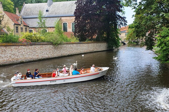 Guided boat trip and walk - Vismarkt Fish Market: 126 Columns and a Canal View