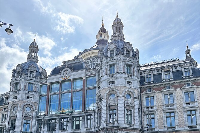 Guided E-kickscooter tour: The big five of Antwerp - South Park: the brand new ending point that feels like a reset