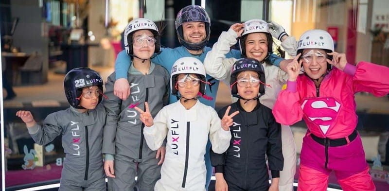 Luxembourg : Indoor Skydiving - How the vertical wind tunnel flight actually works