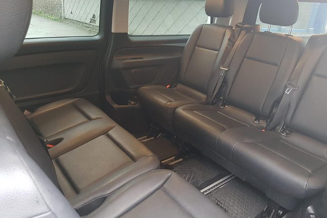 Luxury Minivan from Brussels airport to the city of Brussels - Mobile ticket and meeting flow: fewer surprises when you arrive