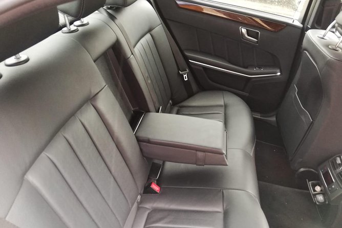 Luxury vehicle from Brussels airport to the city of Brussels - Handling Delays Without Losing the Day
