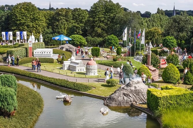 Mini Europe Entry Ticket in Brussels with Flexible Priority Entry - Audio commentary: how it improves a self-paced visit