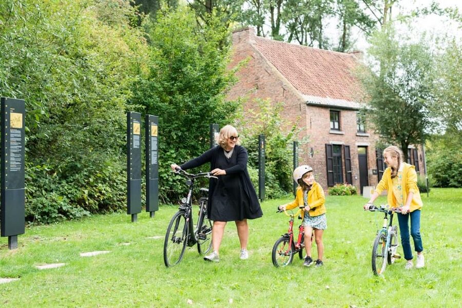 Mons : The Van Gogh House - The 1-Day Plan: Garden Entrance to the House Visit