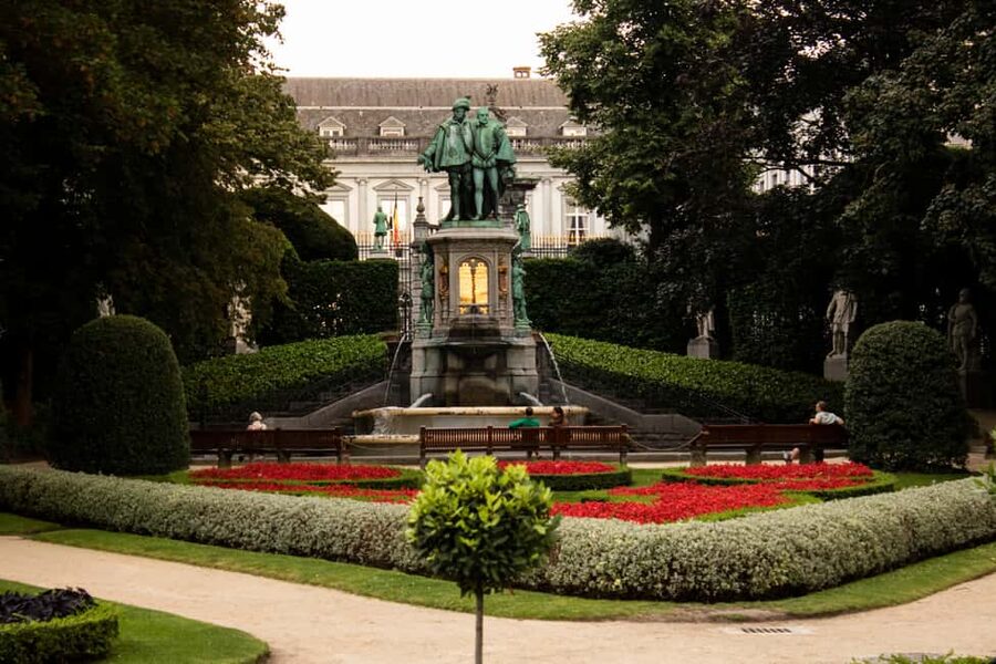 MUSIC TOUR OF BRUSSELS (SPANISH) - Jacques Brel at his foundation: chanson as identity and emotion