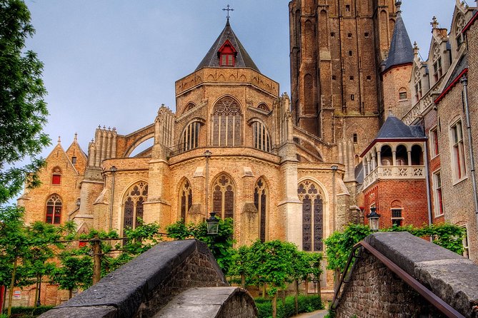 Private 3-hour walking tour of Bruges with official tour guide - Photo stops, passing streets, and the rhythm of a guided route