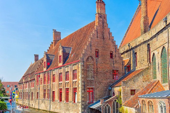 Private 3-hour walking tour of Bruges with official tour guide - Price of about $178 per person, and when it is good value