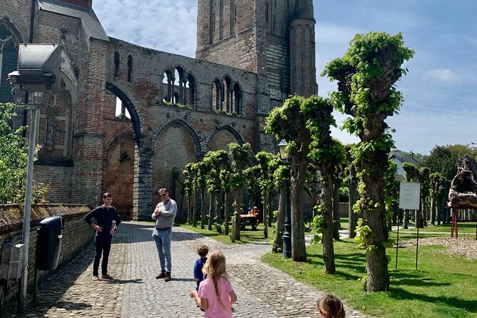 Private Bruges Countryside Cycling Tour to Damme with Guided Walk - Minnewater Lake and Bruges Vesten: Getting Oriented Fast