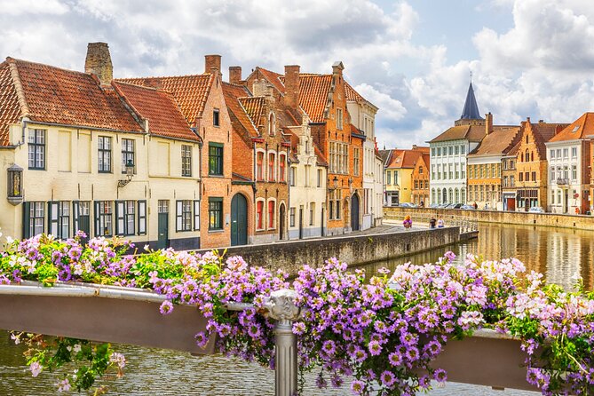 Private Bruges’ Iconic Sites and Chocolate Tasting Tour - A 1 hour 45 minute private walk that actually gets you oriented