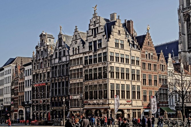 Private Departure Transfer from Antwerp to Brussels By luxury car - Pickup and meet-up: how the driver finds you at Brussels Airport