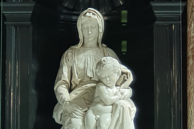Private tour: From your hotel + see the Madonna of Michelangelo - A Tight 2-Hour Private Loop That Helps Bruges Make Sense