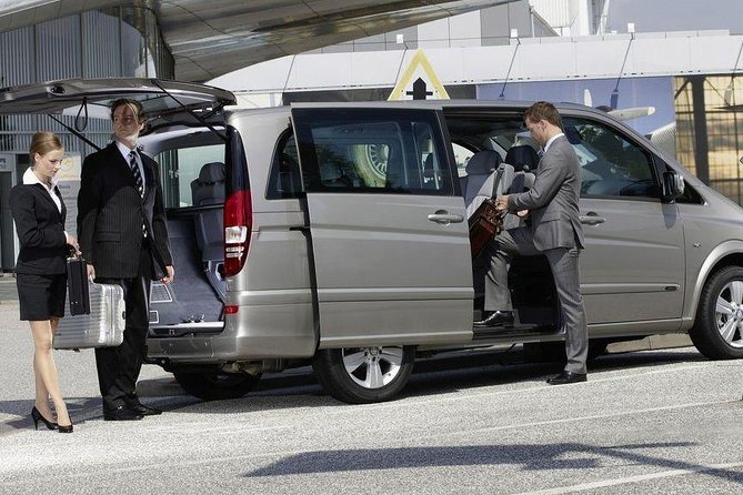 Private Transfer from Brussels Airport to Bruges By Business car - On-Board Comfort: WiFi, Air-Conditioning, Water, and Small Touches That Matter