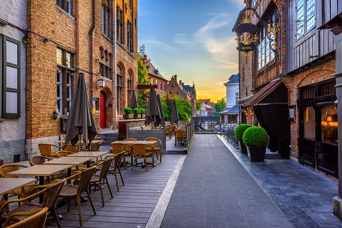 Romantic Bruges: Love Between the Canals Exploration Game - Who should book this Romantic Bruges game