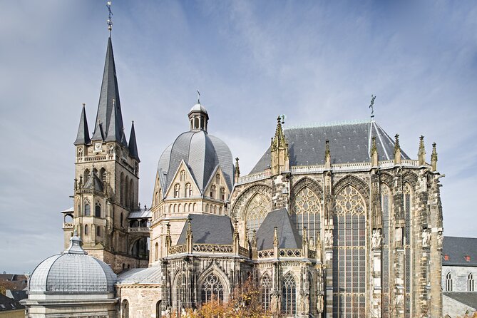 Small Group Liège to Aachen to Maastricht Border Crossing Tour - Maastricht by the Maas: Sint Servaas Bridge and Saint Servatius Basilica