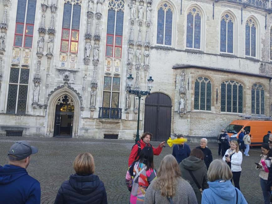 ✨Small-Group Tour of Bruges with a local + Praline/ -3€ boat - Rosary Quay stroll, In Bruges film ties, and the Bridge of Love