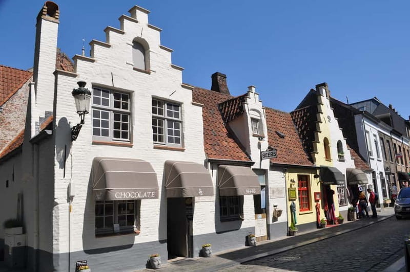 Thé best chocolate in Bruges! Private tour! - Rozenhoedkaai and the first tasting: pralines meet the canals