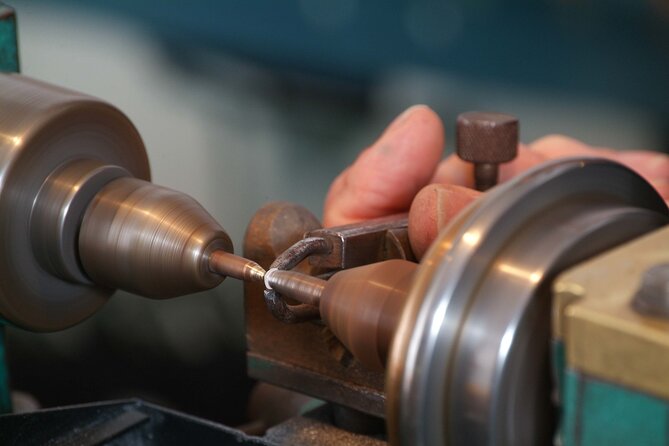 Ticket to Diamond Museum in Bruges - The Diamond Lab: where testing beats reading