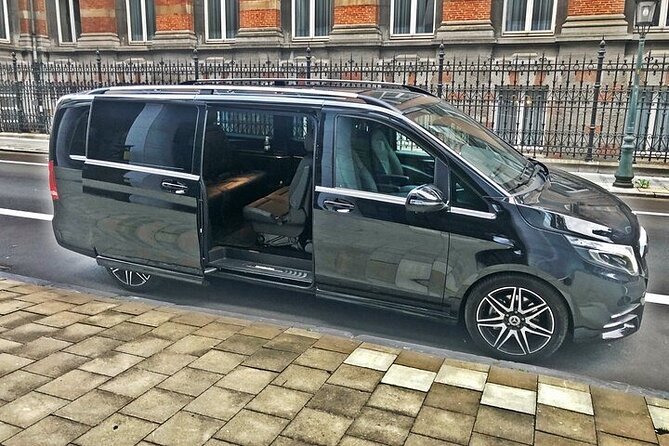 Transfer Brussels Airport --> Brussels MB V Class 7 PAX (ONE WAY) - Riding in a Spacious Mercedes V-Class: Comfort for Groups