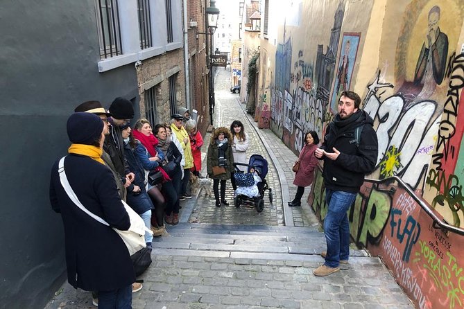 Visite guidée : Bruxelles, 1000 Ans de Luttes - Start at Rue de la Chapelle, and get the Marolles angle fast