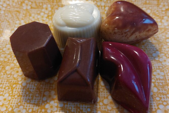 Walking Tour with Hot Chocolate and Chocolate Tasting - Onze-Lieve-Vrouwekerk: Michelangelo’s Sculpture and a Ticket Choice