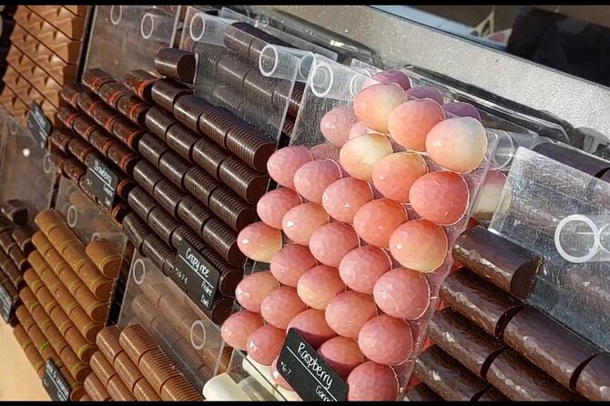 Walking Tour with Hot Chocolate and Chocolate Tasting - Chocolatiers, Hot Chocolate, and Belgian Chocolate Waffle Cookies